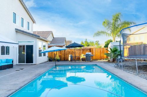 5812 Homewood Way, Riverbank CA  95367-9550 exterior