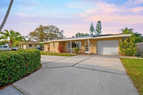 201 44th Ave, Saint Petersburg, FL 33703-4837