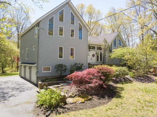 1 Elderberry Ln, Huntington CT  06484-3762 exterior