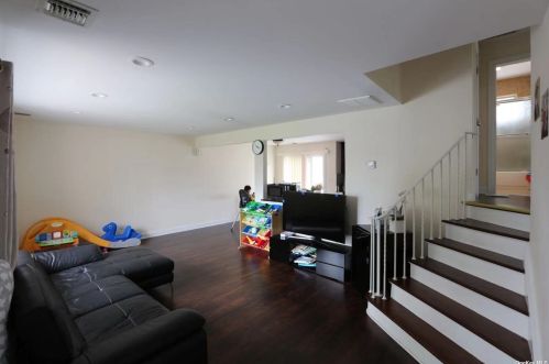 12 Thomas Dr, Babylon NY  11703-2324 exterior