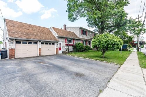 2143 Waltoffer Ave, North Bellmore NY  11710-1532 exterior