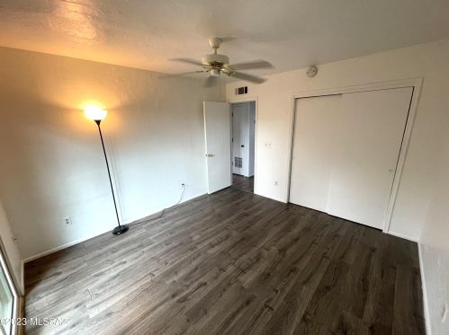 1865 La Osa St, Tucson AZ  85705-2152 exterior