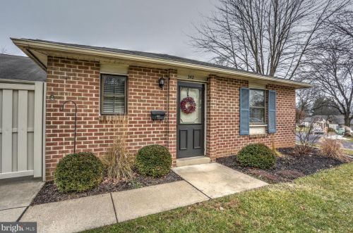 342 Valleybrook Dr, Lancaster, PA 17601-4633