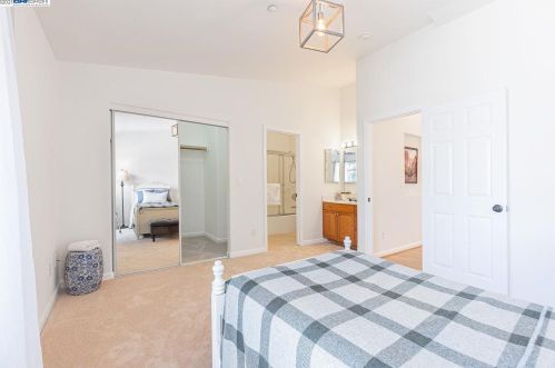 25125 Angelina Ln, Hayward, CA 94544-2490