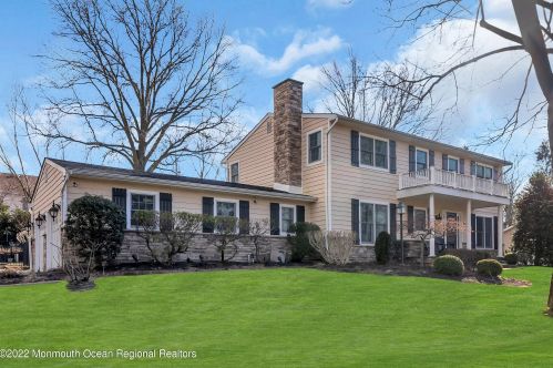27 Tilton Dr, Tinton Falls, NJ 07712-3219