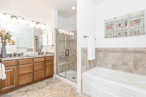 102 Quarry Dr, West Paterson NJ  07424-4255 exterior