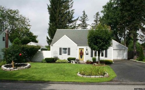 40 Bailey Ave, Newtonville, NY 12110-2404
