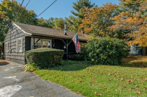 12 Pearl St, North Branford, CT 06471-1006