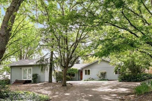 344 Otis St, Ashland, OR 97520-1128