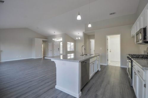 490 Santa Barbara St, Los Banos CA  93635-6324 exterior