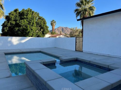 51655 Avenida Diaz, La Quinta CA  92253-3122 exterior