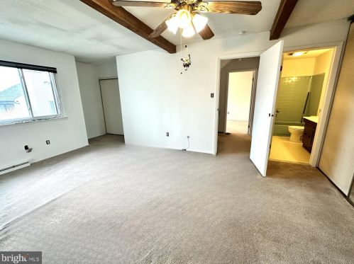 504 Freedom Cir, Harleysville PA  19438-3946 exterior