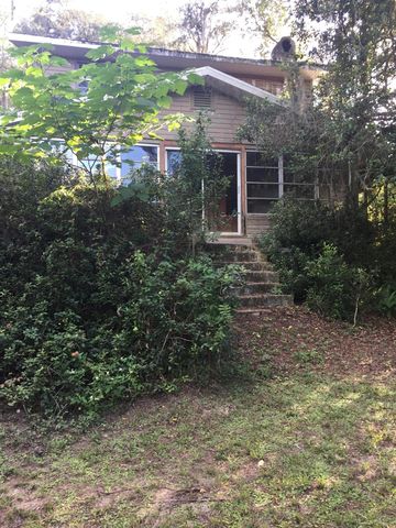118 Lake Dr, Cross Creek, FL 32640-5338