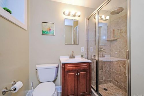 9 Charles Ln, Rye Brook NY  10573-1404 exterior