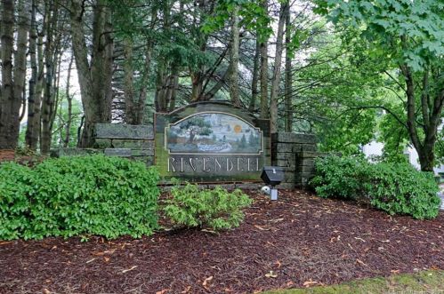 56 Katherine Ct, Huntington, CT 06484-4335
