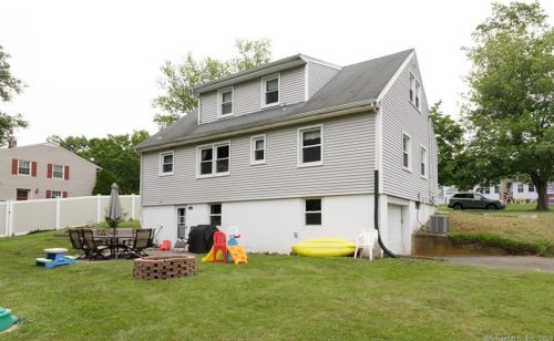 308 Twin Lakes Rd, North Branford CT  06471-1220 exterior