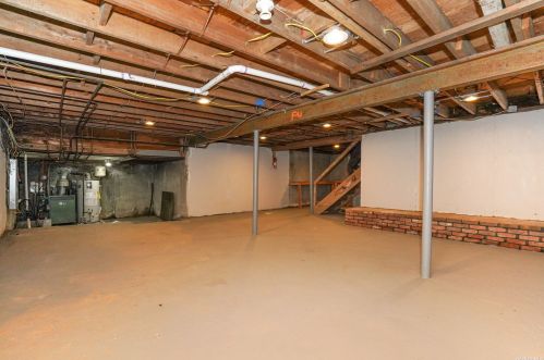 195 Franklin Rd, Oakdale NY  11769-2243 exterior