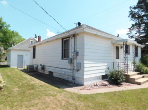 2203 Green Bay St, La Crosse WI  54601-5915 exterior