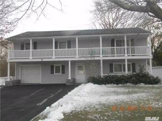 5 Patricia Ln, Canaan Lake, NY 11772-1426