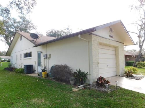 10636 Salamanca Dr, Port Richey, FL 34668-3040