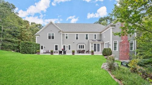 93 Peaceable Hill Rd, Ridgefield, CT 06877-3618