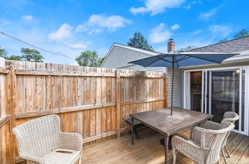 8 Heath Rd, Fishkill NY 12524-2024 exterior