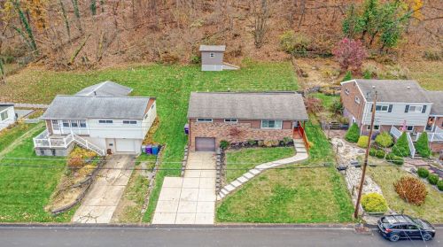 4847 Hialeah Dr, Pittsburgh, PA 15239-2403