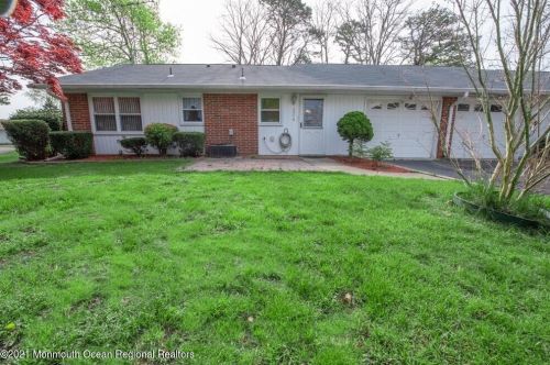 397 Chesterfield Ct, Lakewood, NJ 08701-6508