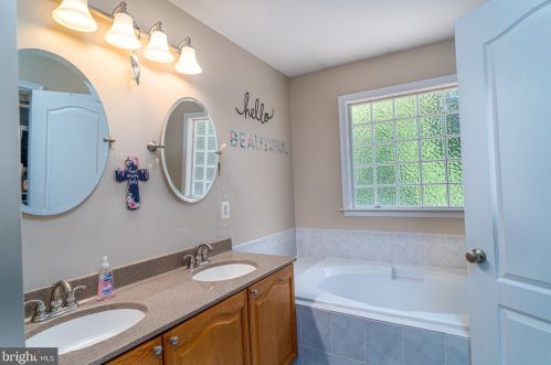 211 Shaw Ct, Fredericksburg VA  22405-2688 exterior