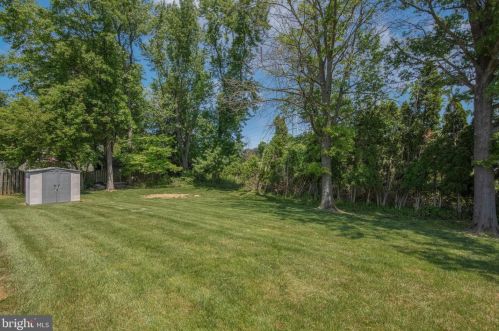 1186 Horseshoe Dr, Blue Bell PA  19422-1948 exterior