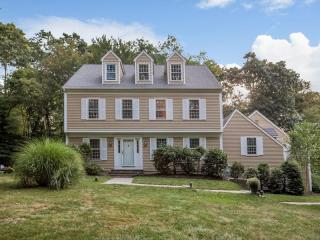 15 High Hill Cir, Madison, CT 06443-1875