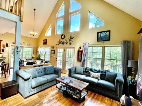 696 Greenville Tpke, Middletown, NY 10940-7160