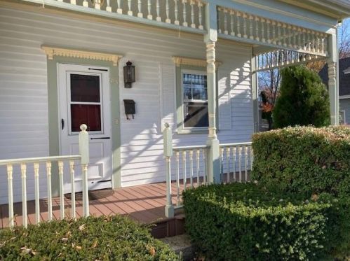 83 Waterman Ave, Providence, RI 02919-3815
