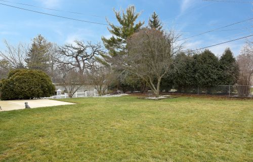 607 Braewood Dr, Waterford, WI 53185-4105