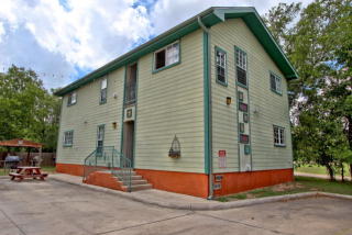 1418 River Rd, San Marcos TX  78666-8038 exterior