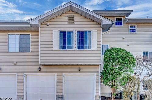 28 Academy Ct, Bedminster NJ  07921-1821 exterior