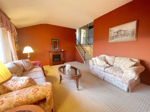 4 Valley Forge Dr, Wheatley Heights NY  11798-1215 exterior