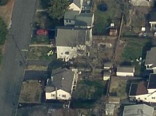 133 8th St, Belford, NJ 07718-1403