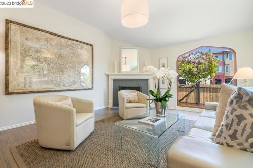 2520 Sacramento St, Berkeley, CA 94702-2132