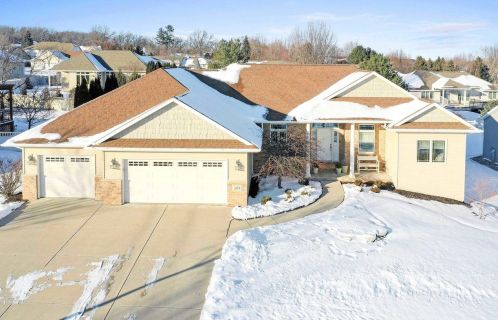 3174 Howard View Ln, Green Bay, WI 54313-4227