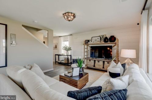 130 Winifred Dr, Hanover PA  17331 exterior