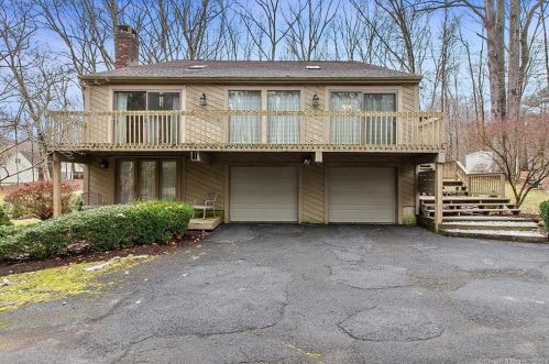 2 Kimberly Dr, Brookfield Center, CT 06804-1310