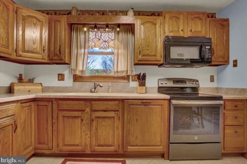 5805 Hillsborough Ct, Harrisburg PA  17111-4736 exterior