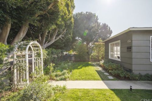 3461 Gardenia Ave, Long Beach, CA 90807-4915