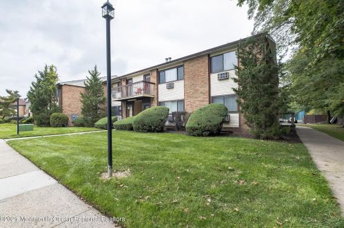 118 Cricket Ln, Woodbridge, NJ 07095-1506