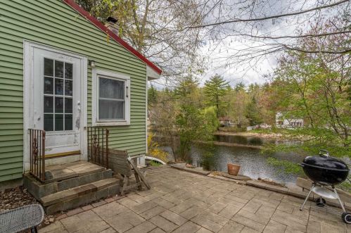 55 Riverside Dr, Fremont NH  03044-3546 exterior