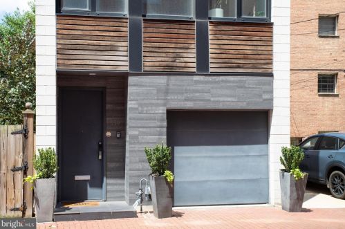 930 Hughes Mews, Washington, DC 20037-2146