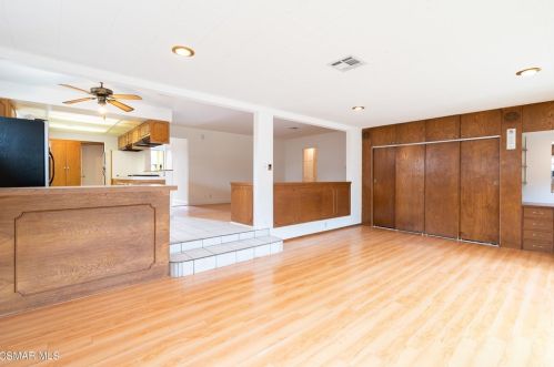 13952 Calvert St, Van Nuys CA  91401 exterior