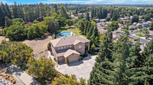 6901 Prestwick Dr, Riverbank, CA 95367-3335