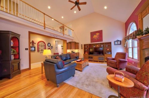 216 Watch Hill Rd, Kensington CT  06037-3657 exterior